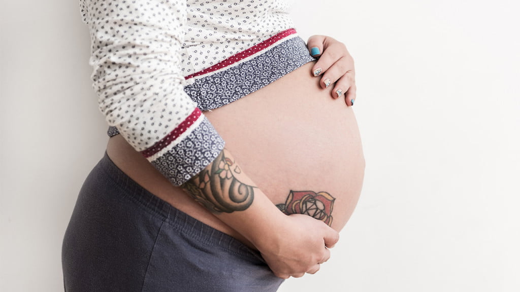 can-you-get-a-tattoo-while-pregnant-1024×576-1543527214
