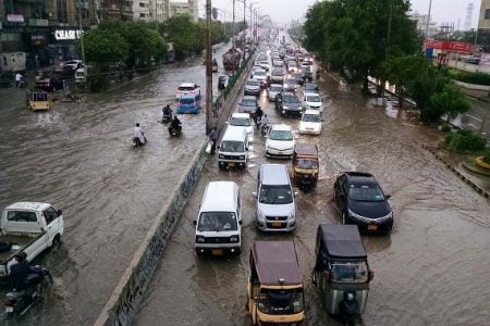کراچی: بارش رکنے باوجود مشکلات برقرار