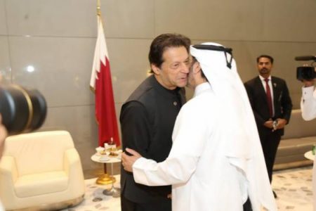 وزیر اعظم عمران خان امریکہ سے قطر پہنچ گئے ہیں۔