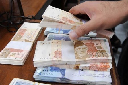 نوازشریف کے سرکاری خرچ پر علاج پر تنقید لیکن تحریک انصاف نے اراکین اسمبلی کے علاج پر کتنی رقم