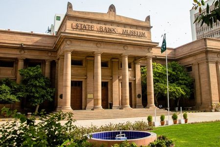 سٹیٹ بینک آف پاکستان نے اگست میں ملک میں کام کرنیوالے مختلف بینکوں پر 80 کروڑ روپے سے ز ائد کے جرمانے عائد کئے