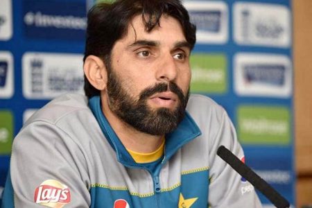 چیف سلیکٹر مصباح الحق نے سری لنکا کیخلاف ون ڈے سیریز کیلئے قومی ٹیم کا اعلان ، حسن علی ٹیم سے باہر