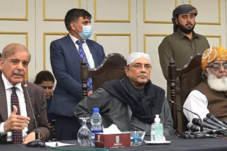 وزیر اعظم عمران خان کے خلاف تحریک عدم اعتماد جمع کرا دی گئی