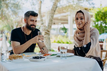 رشتے اور محبت: مخالف مزاج کے افراد میں محبت اور جسمانی کشش قدرے کم کیوں ہوتی ہے؟